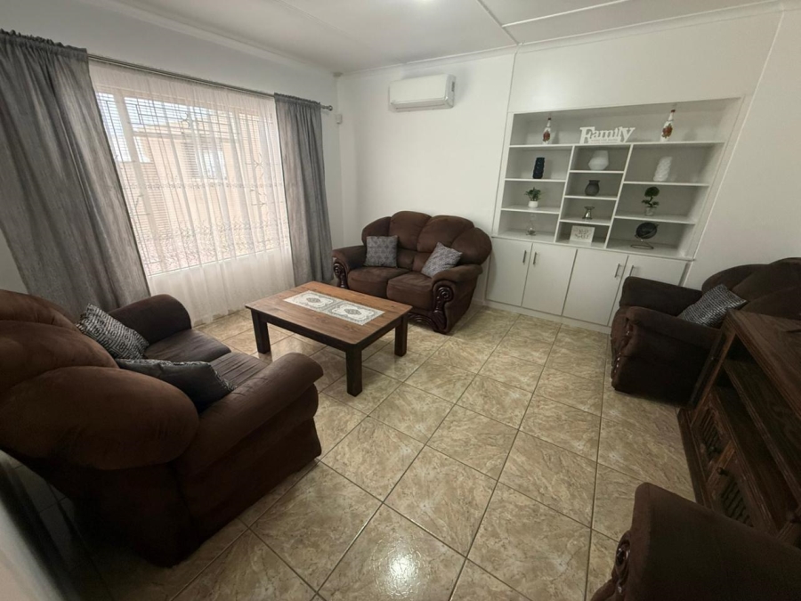 4 Bedroom Property for Sale in Somerset Park Western Cape